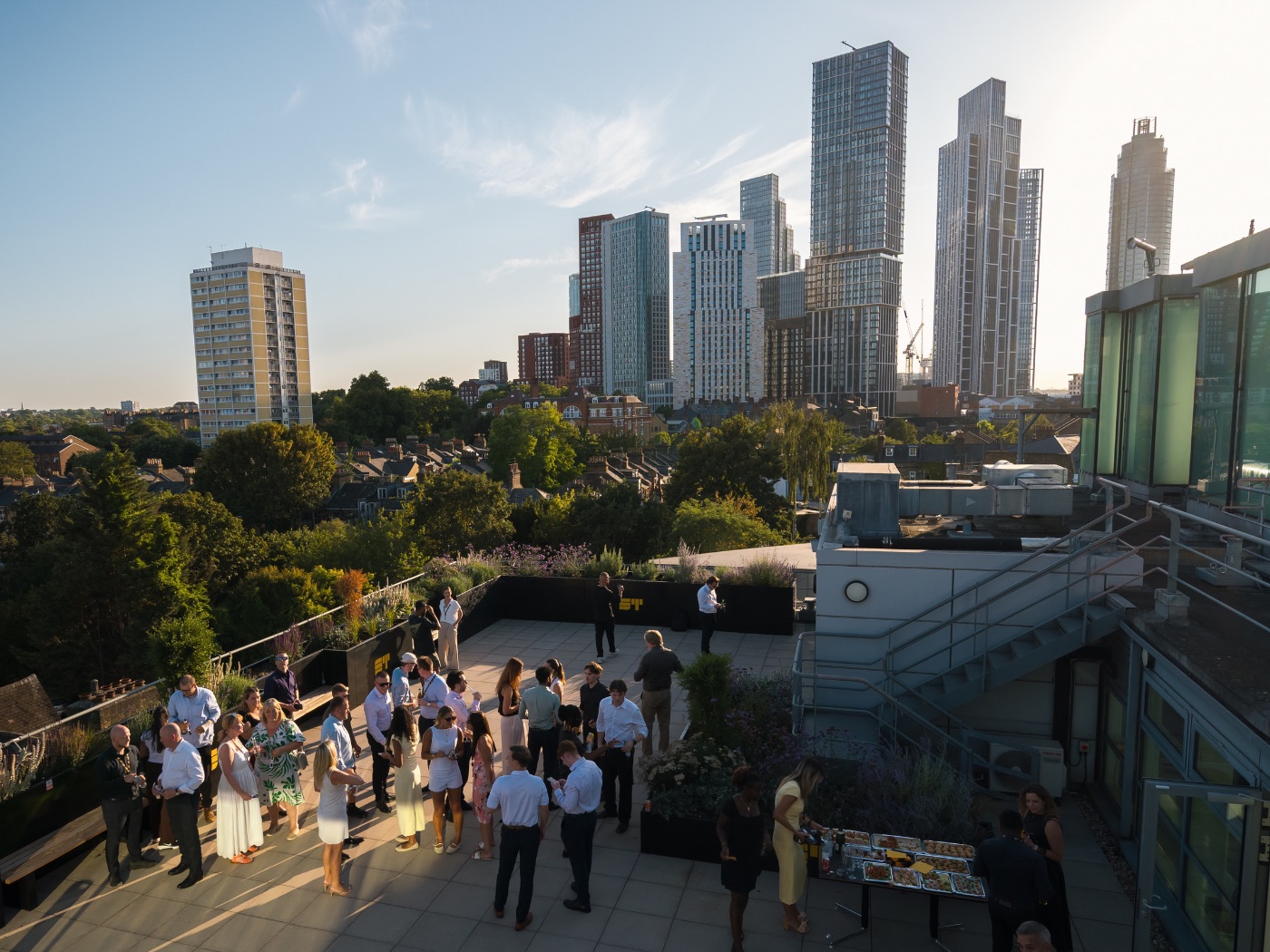 Statom Team Gathers for Rooftop Eclipse Viewing
